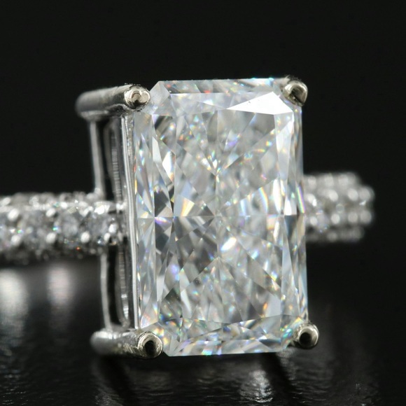 Color Grade E VS1 14 K 3.78 CTW Lab Grown Diamond Ring with IGI Report - Picture 4 of 8